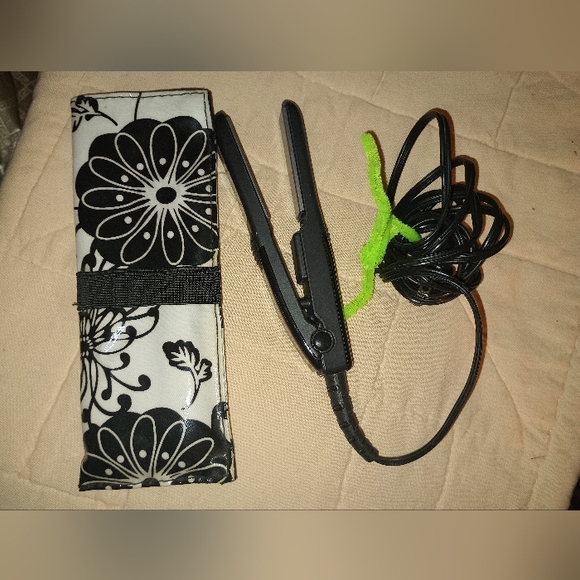 Conair MiniPRO 1/2-inch Ceramic Flat Iron - Picture 2 of 2
